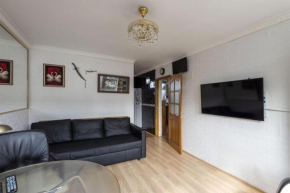 1 Bedroom Flat Close to City with Free Parking Arrangement